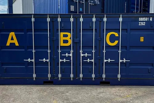 20-Fuß-Seecontainer „Open Side“ mit Auffangwanne