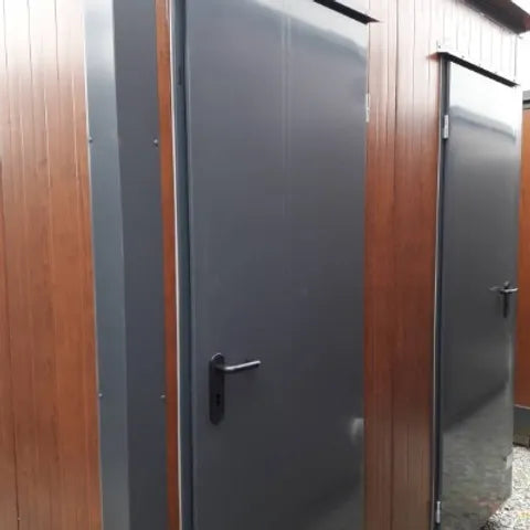 Doppelter Sanitärcontainer 2 WC/WC + Urinal