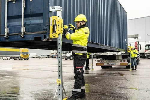 Füße für die Umladung eines Seecontainers - ConFoot CFP mit Hydraulik