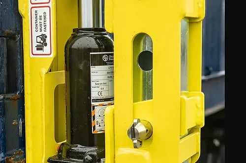 Füße für die Umladung eines Seecontainers - ConFoot CFP mit Hydraulik
