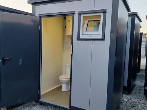 Sanitärcontainer WC Dusche mit Heizkessel und Kippfenster
