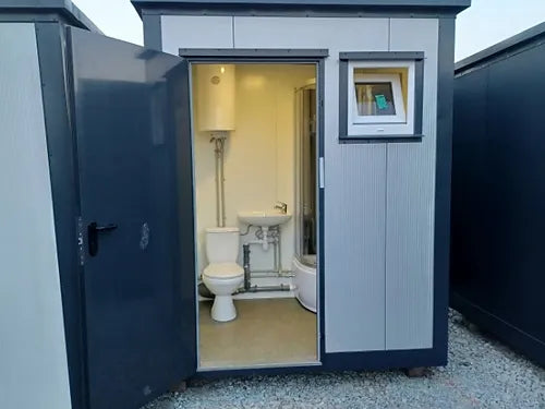 Sanitärcontainer WC Dusche mit Heizkessel und Kippfenster