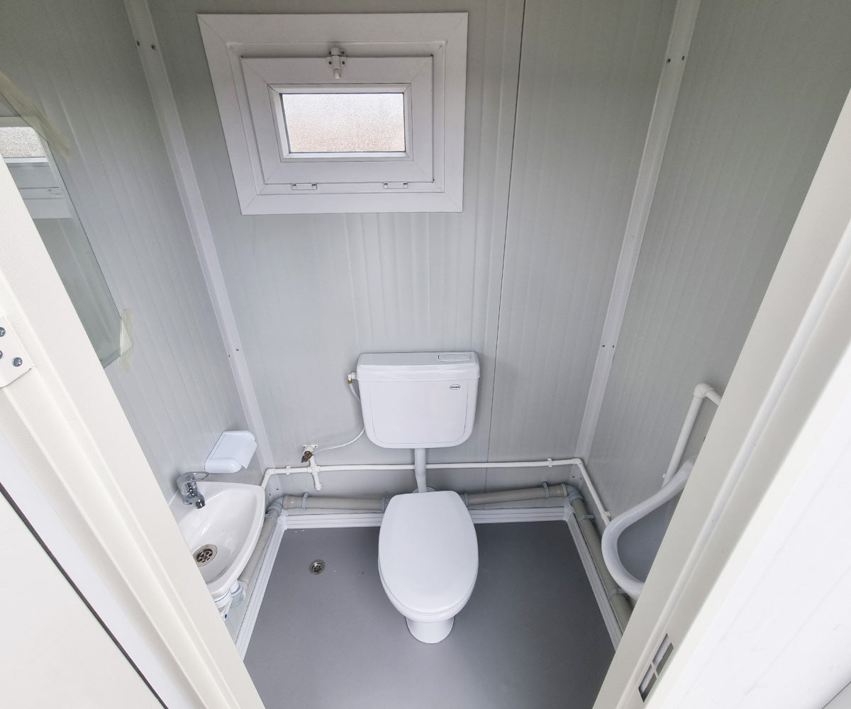 Toilettencontainer - WC mit Pissoir Waschbecken und Fenster Weiß